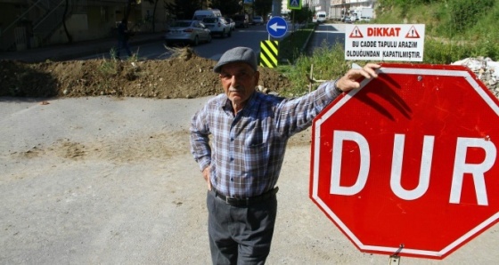 'Arazi benim' diyerek caddeyi trafiğe kapattı