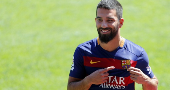 Arda Turan Barcelona'da ilk kırmızı kartını gördü