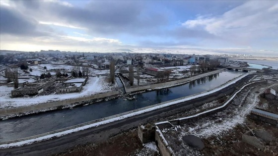 Ardahan'a mevsimin ilk karı yağdı