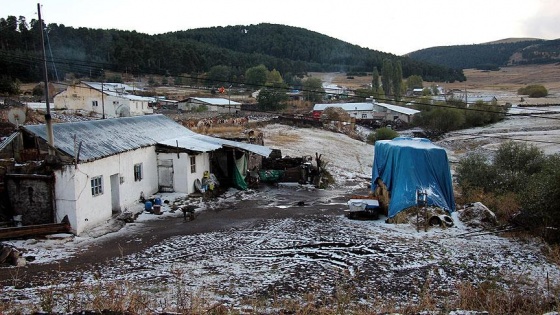 Ardahan'da kar yağışı ve dolu etkili oldu