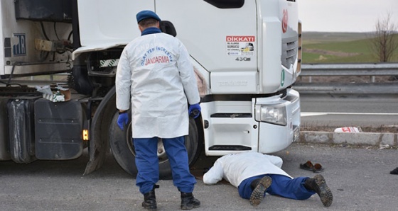 Arızayı gidermek için tırın altına girdi, hayatını kaybetti