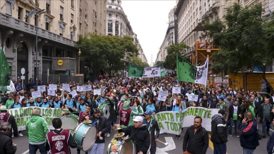 Arjantin'de greve giden sendikalardan eylem