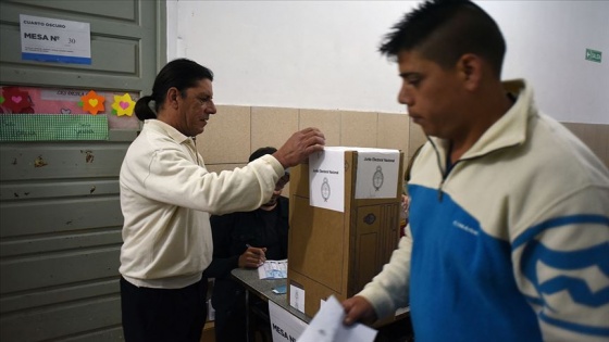 Arjantin halkı ön seçimler için sandık başında