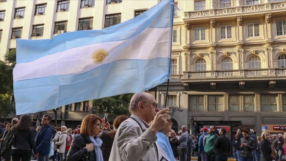 Arjantin'in pamuk ipliğine bağlı ekonomisi, siyasi belirsizliğin pençesinde