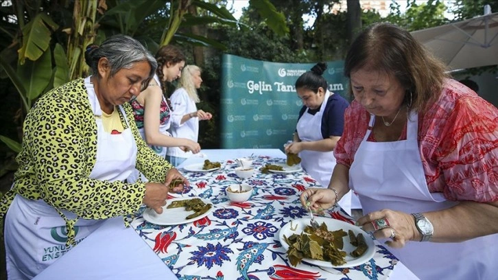 Arjantinliler zeytinyağlı yaprak sarması için kolları sıvadı