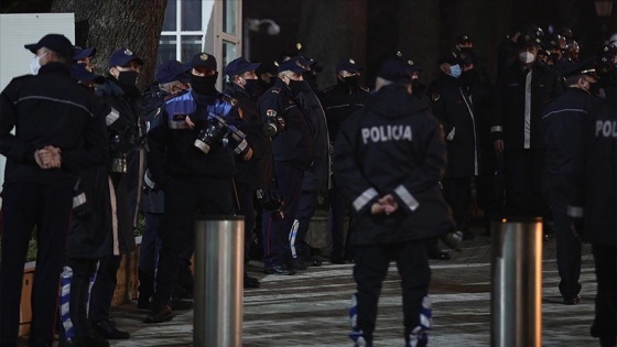 Arnavutluk'taki gergin protestolar 4. gününde devam etti