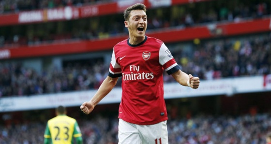 Arsenal, Mesut ile uzatma konusunda ısrarcı