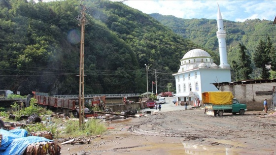 Artvin&#039;de yağıştan zarar gören ev ve iş yerlerinde onarım çalışmaları sürüyor