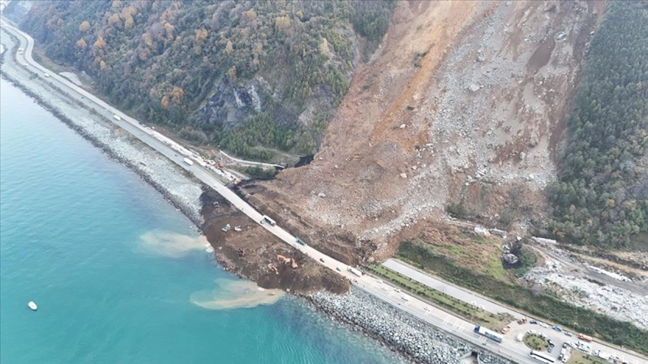 Artvin'deki heyelanda 100 bin 57 metrekare hacme sahip malzeme taşındığı belirlendi