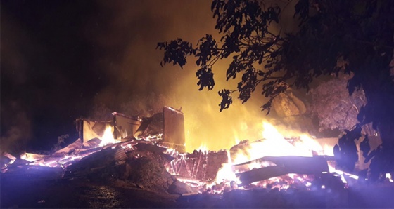 Artvin'in Yusufeli ilçesi Dokumacılar köyünde yangın