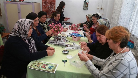 Artvinli kadınlar atıkları hediyelik eşyaya dönüştürüyor