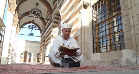 Asırlık camide ’itikâf’ ibadeti