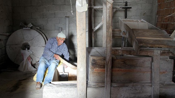 Asırlık su değirmeninin çarkı 'lezzet' için dönüyor