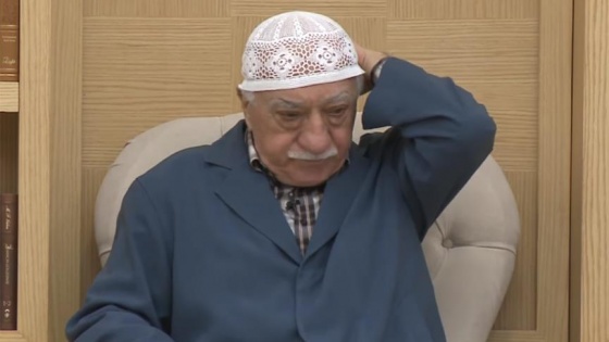 Asker apoletleri FETÖ elebaşının takkesinden