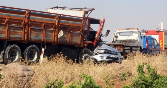 Askeri araçla kamyon çarpıştı: 1 şehit, 6 yaralı