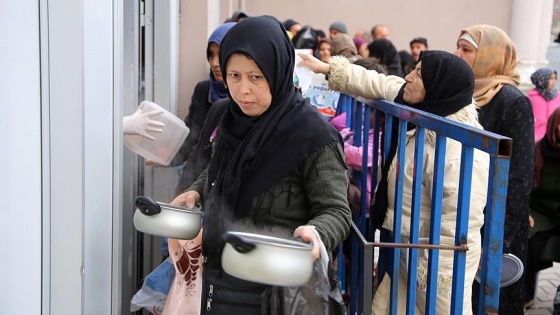 'Askıda yemek' ile ihtiyaç sahiplerinin yüzünü güldürüyor