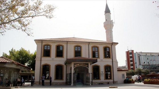 Aslına uygun yenilenen ecdat yadigarı cami ibadete açıldı