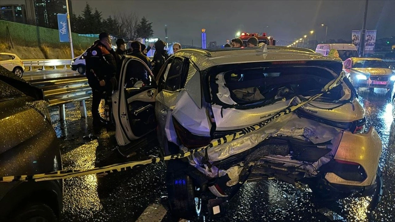 Ataşehir'de zincirleme trafik kazasında 1 kişi öldü, 2 kişi yaralandı