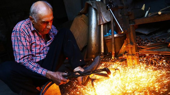 Ateş, örs ve çekiç arasında geçen bir ömür