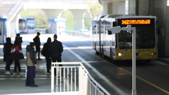 Ateşi yüksek çıkan yolcular metrobüse binemiyor