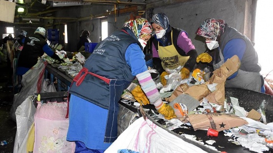 Atıklar, kadın eliyle geri dönüşüme kazandırılıyor