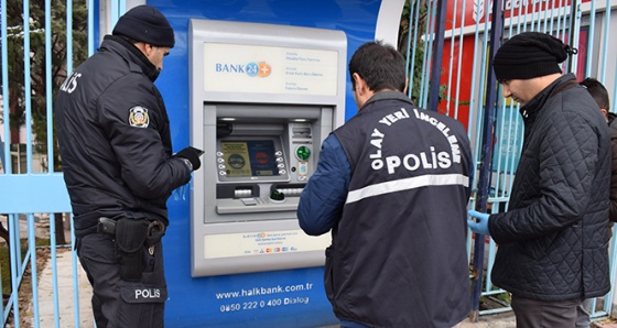 ATM'ye takılan tuzağı vatandaş fark etti