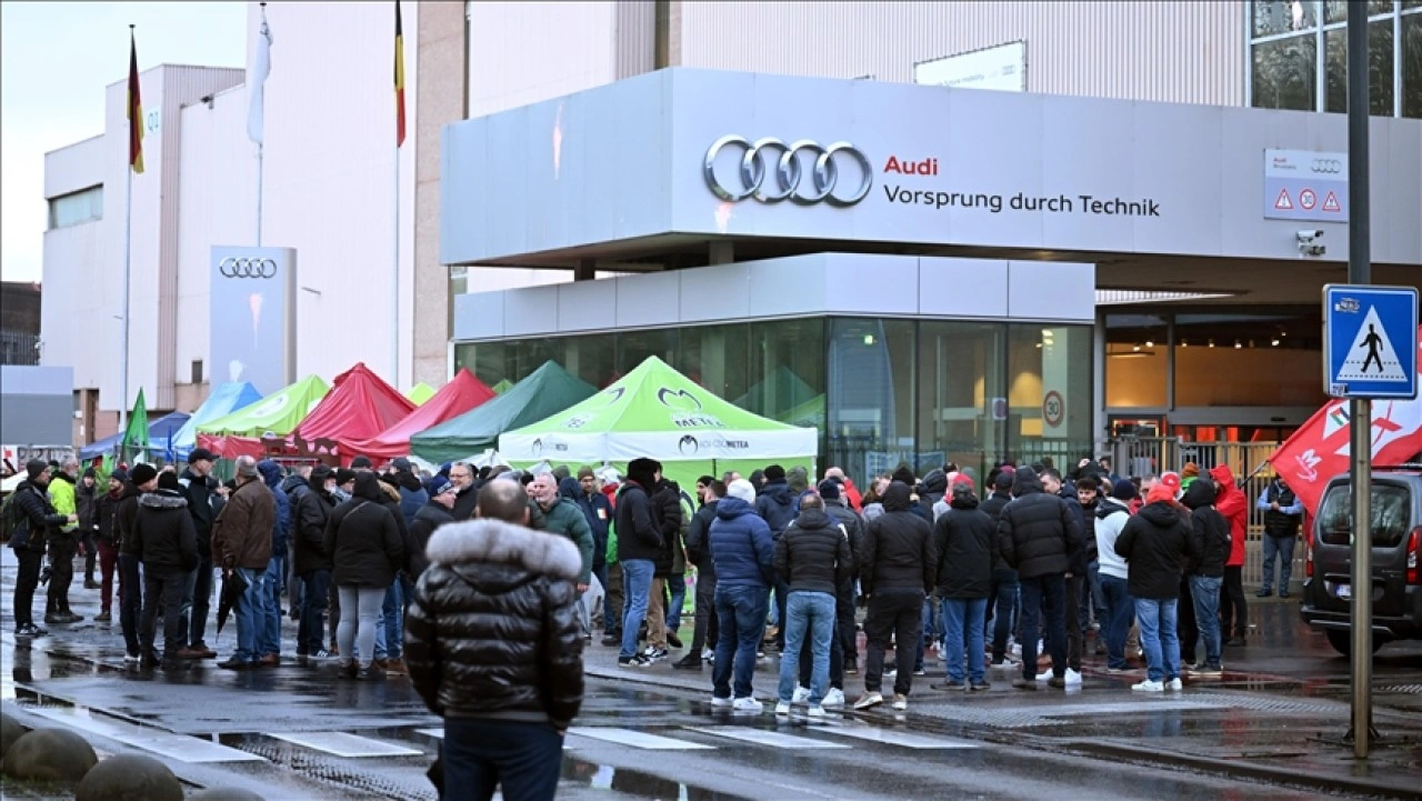 Audi Brüksel fabrikası çalışanları gösteri düzenledi