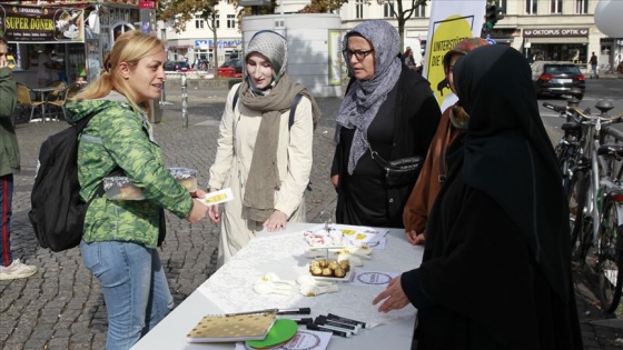 Avrupa&#039;da 25 noktada Müslüman kadınlara yönelik ayrımcılığa karşı sokak aksiyonu