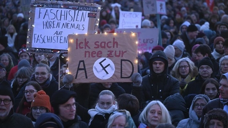 Avrupa Parlamentosunda Alman AfD öncülüğünde aşırı sağcı yeni bir grup kuruldu