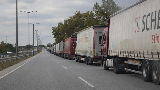 Avrupa'ya açılan sınır kapılarında tır kuyruğu