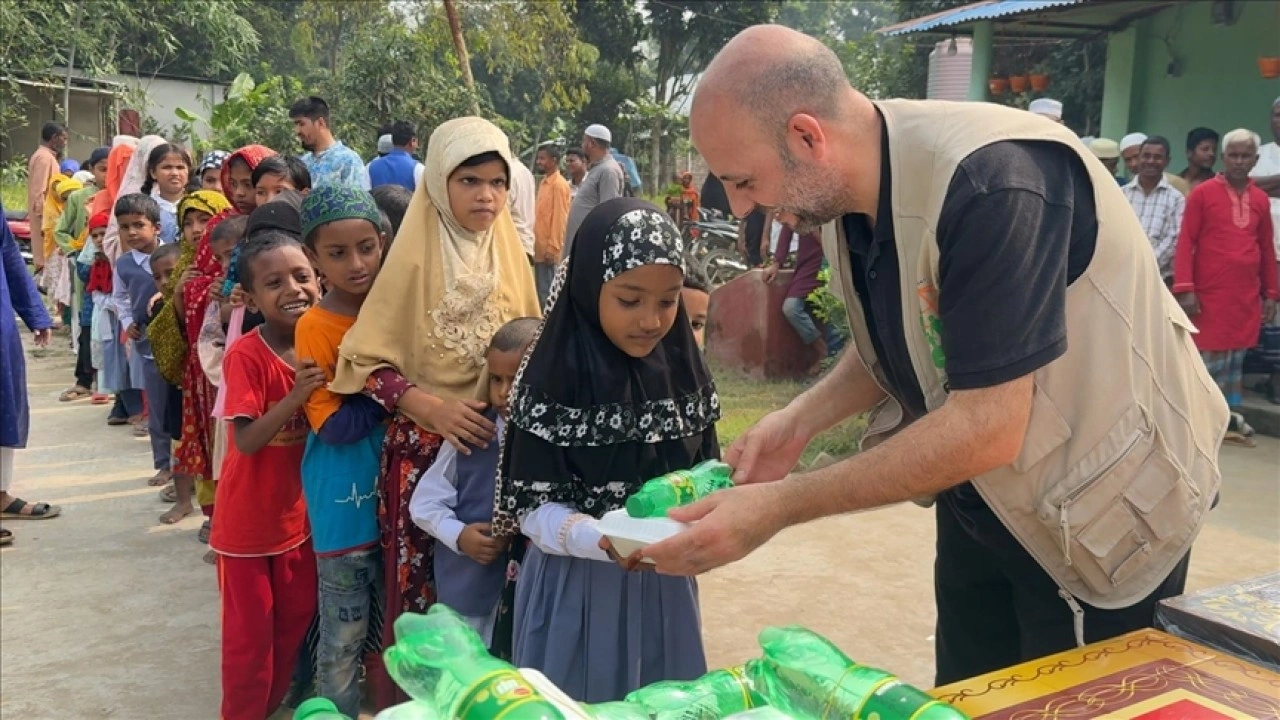 Avrupa Yetim Eli'nden Bangladeş'te Arakanlı Müslüman mültecilere insani yardım