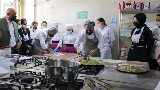 Avrupalı şefler Türk yemeklerini Kayseri'de öğreniyor