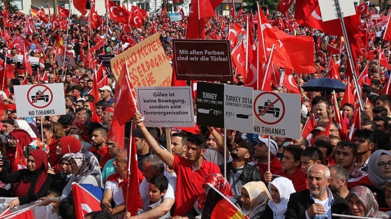 Avrupalı Türkler demokrasi mitinginde buluştu