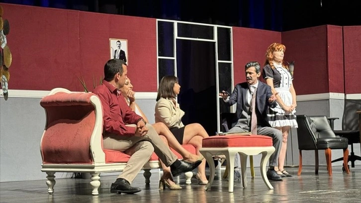 Avukatlar 'Yırtık Cübbe' ile 23 yıldır tiyatro eserlerini sahneliyor