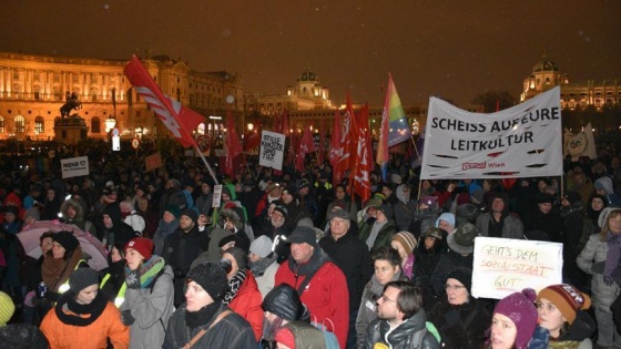 Avusturya’da 50 bin kişi hükümeti protesto etti