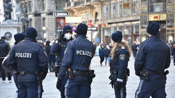 Avusturya’da hafta sonu yapılması planlanan Kovid-19 önlemleri karşıtı gösteriler yasaklandı