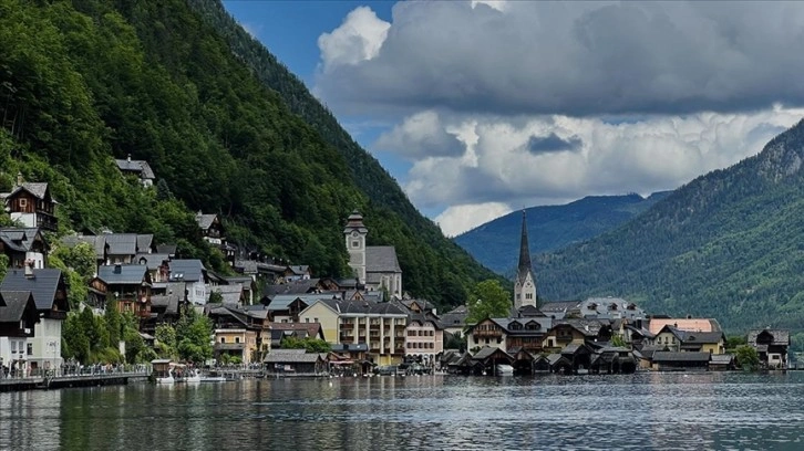 Avusturya'nın masalsı kasabası Hallstatt dünyanın dört bir yanından ziyaretçi ağırlıyor