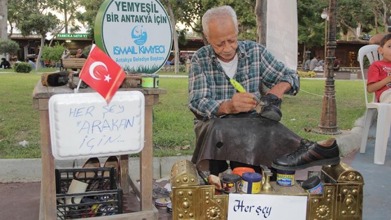 Ayakkabıları Arakanlı Müslümanlar için boyayacak