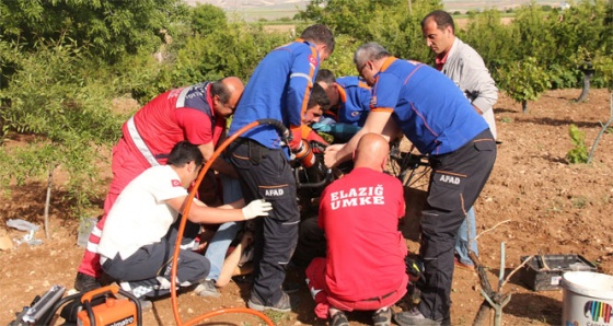 Ayakları çapa makinesine sıkışan şahsı ekipler kurtardı