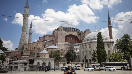 Ayasofya Camisi'nde açılış hazırlıkları sürüyor