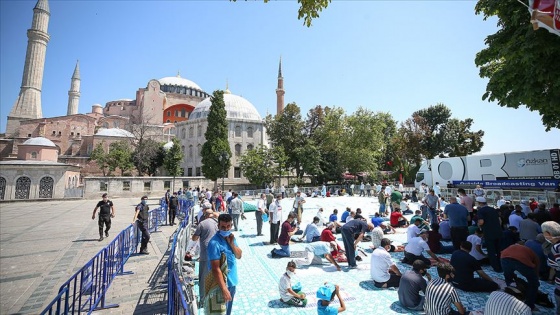 Ayasofya-i Kebir Cami-i Şerifi'nde cuma namazı hazırlıkları tamamlandı