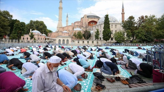 Ayasofya-i Kebir Cami-i Şerifi'nde hafta sonu da ziyaretçi yoğunluğu sürüyor