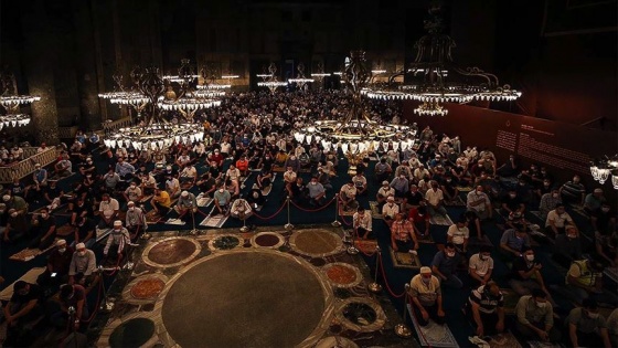 Ayasofya-i Kebir Cami-i Şerifi'nde ikinci sabah namazı da büyük coşkuyla eda edildi