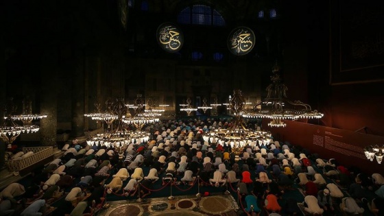 Ayasofya-i Kebir Cami-i Şerifi'nde sabah namazına vatandaşlardan yoğun ilgi