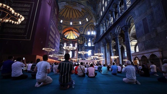 Ayasofya-i Kebir Cami-i Şerifi'nde ziyaretçi yoğunluğu sürüyor