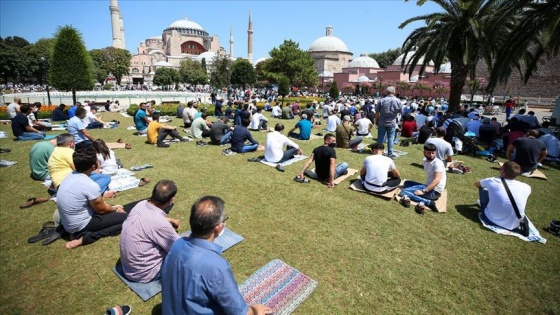 Ayasofya-i Kebir Cami-i Şerifi'ndeki 3'üncü cuma namazı yoğun katılımla eda edildi