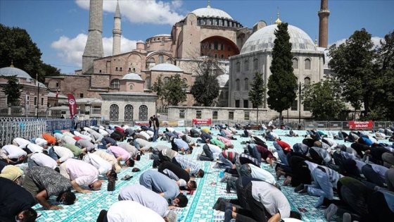 Ayasofya-i Kebir Cami-i Şerifi'ne yoğun ilgi devam ediyor