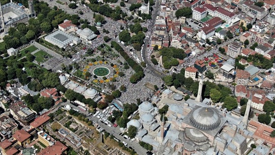 Ayasofya-i Kebir Camii'nin açılışında izdihamı önlemek için tramvay seferleri durduruldu