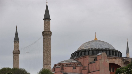 Ayasofya-i Kebir Camisi'ne Kelime-i Tevhid yazılı mahya asıldı