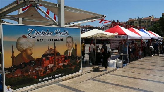 Aydın'da Ayasofya-i Kebir Camii'nin yeniden ibadete açılması dolayısıyla lokma dağıtıldı